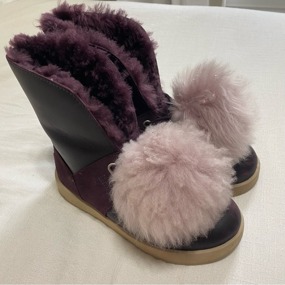 UGG, Purple Patent Leather Outer Sheepskin Lined Detachable Pink PoM Pom sz 7.5 - Picture 2 of 7